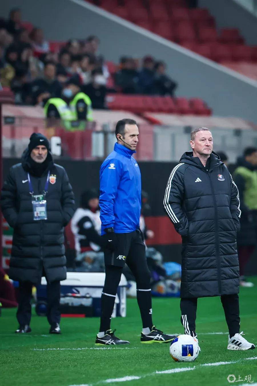 包含上海海港发布备战花絮;国际比赛日临场应变;NBA常规赛任务艰巨;轮换策略成焦点的词条 包含上海海港发布备战花絮;国际比赛日临场应变;NBA常规赛任务艰巨;轮换策略成焦点的词条