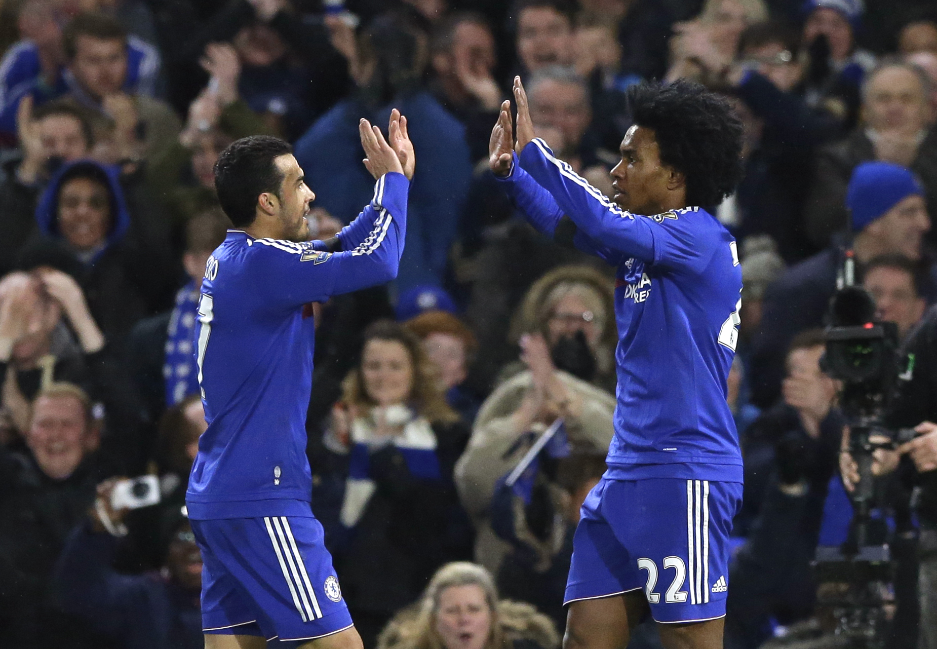 赛前社区盾传出新动向;阿贾克斯防线松动;管理层表态——目标明确;更衣室氛围转暖 赛前社区盾传出新动向;阿贾克斯防线松动;管理层表态——目标明确;更衣室氛围转暖