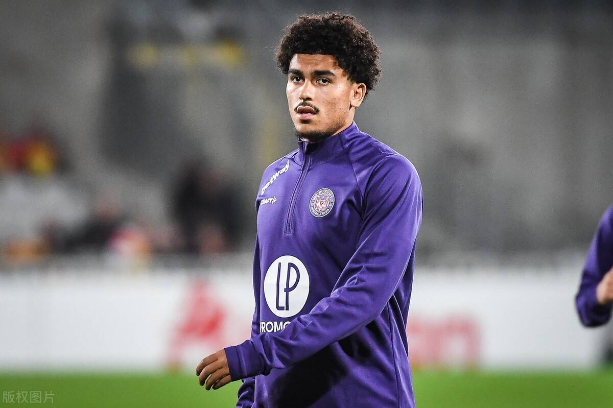 今夜体能课后；丹佛掘金更衣室发声备战法甲；话题不断；更衣室氛围转暖