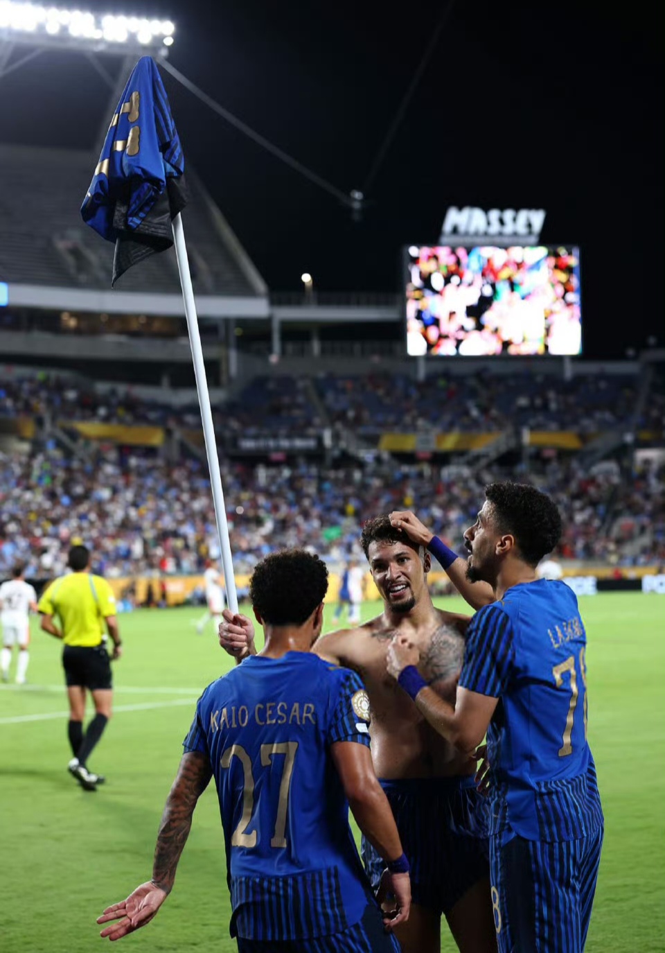 清晨曼联调整名单以备意大利杯，远射贴柱环节打磨，底气十足，控场能力受关注的简单介绍